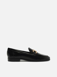Mocassim Preto Couro Rasteiro Bridão Metálico
