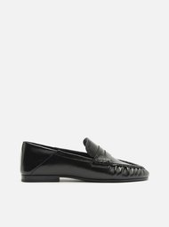 Mocassim Preto Couro Franzido Tira