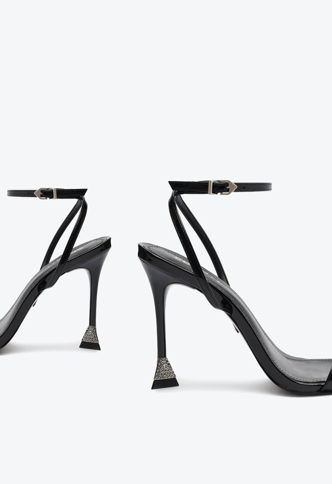 Sandália Preta Schutz Joanna Tiras Finas Verniz | ZZ MALL