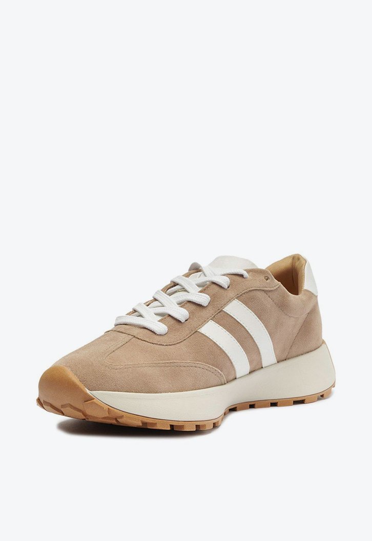 Tênis Multineutros Sporty Detalhe Lateral