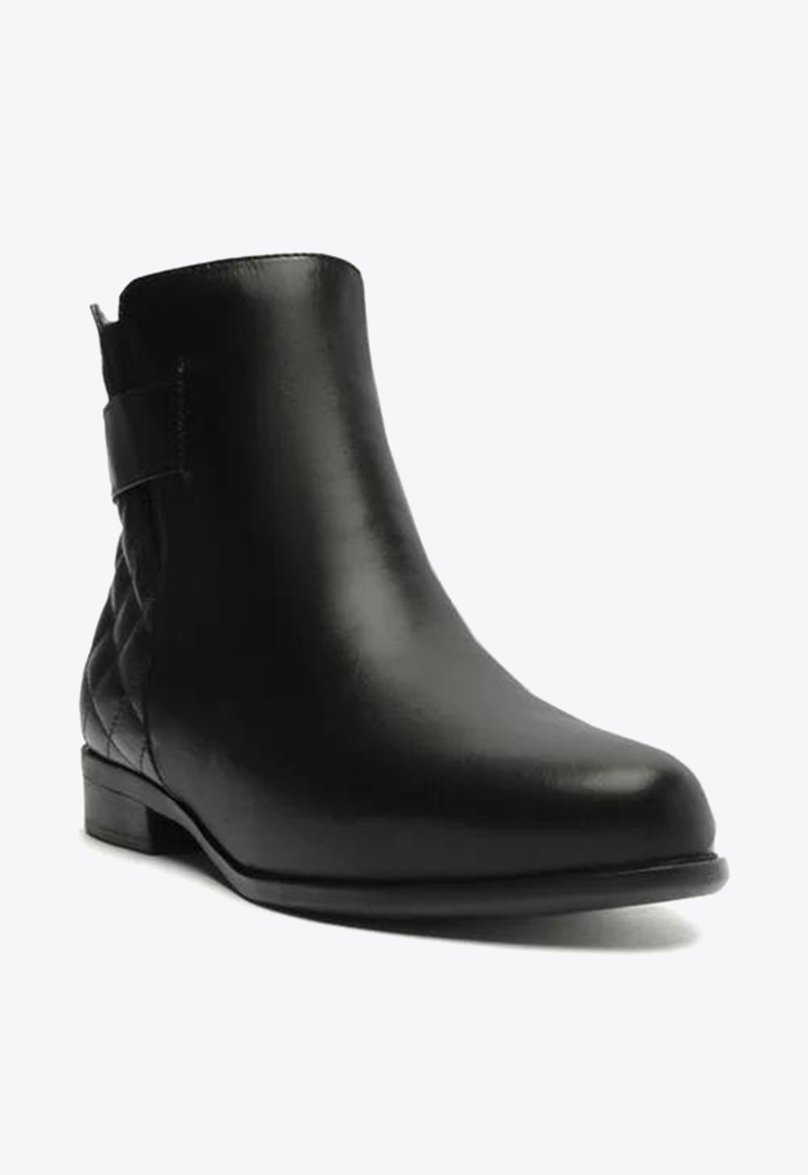 Bota Preta Arezzo Couro Cano Curto Matelassê