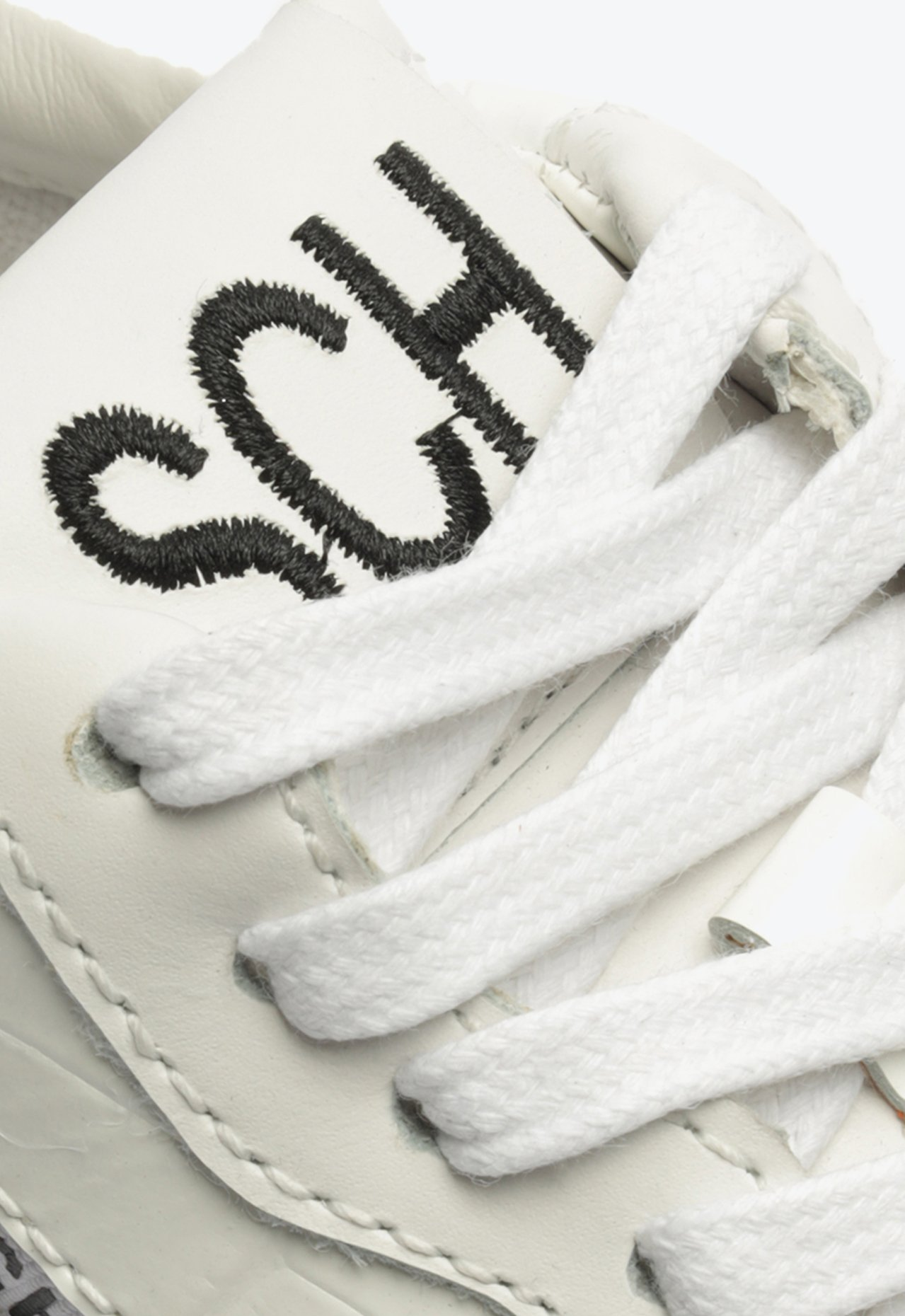 Tênis Branco Schutz London Croco | ZZ MALL