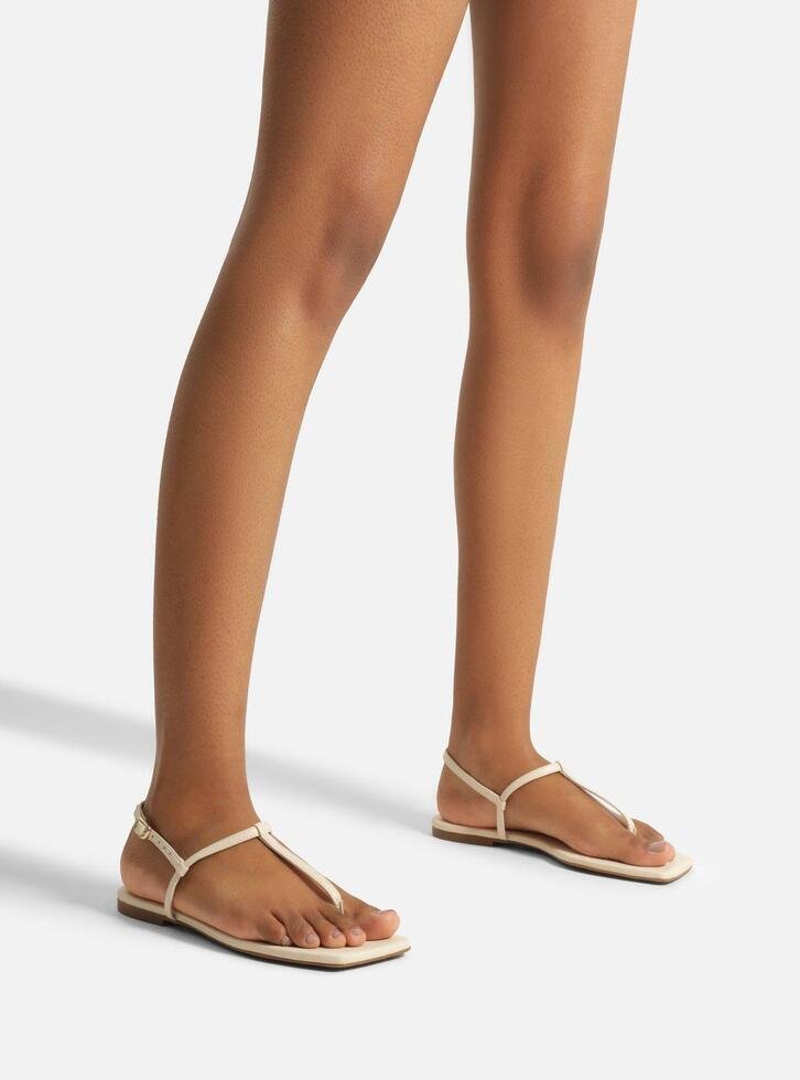 Sandália Rasteira Off White Slim Bico Quadrado