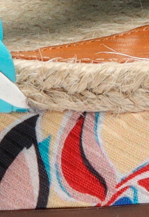 SANDÁLIA RASTEIRA ESTAMPADA COLORIDA SCHUTZ FLATFORM