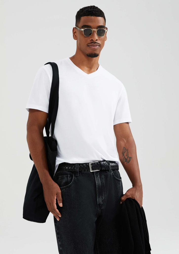 Camiseta Básica Branca Hering Masculina Manga Curta Gola V World