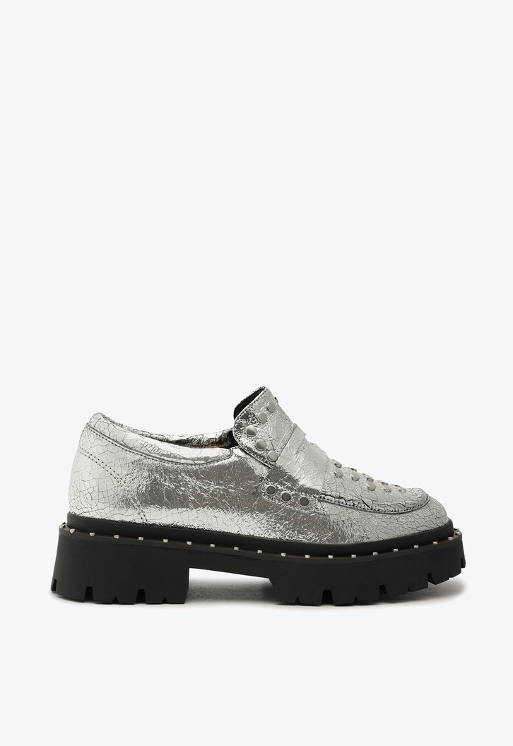 Sapato Mocassim Tratorado Couro Tachas Prata