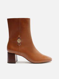 Bota Marrom Arezzo Couro Salto Bloco Detalhe Medalha