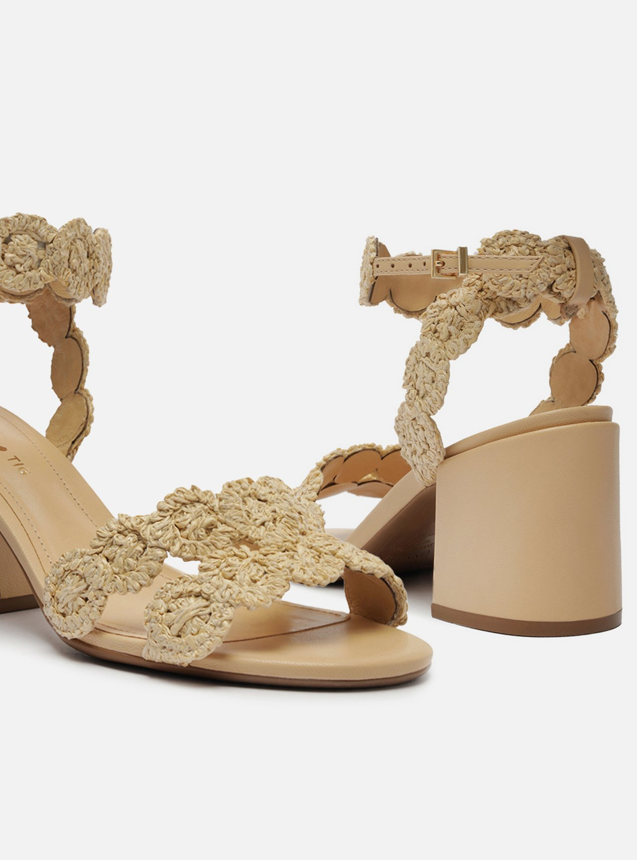 Sandália Bege Arezzo Bordada Salto Bloco Tig ZZ MALL