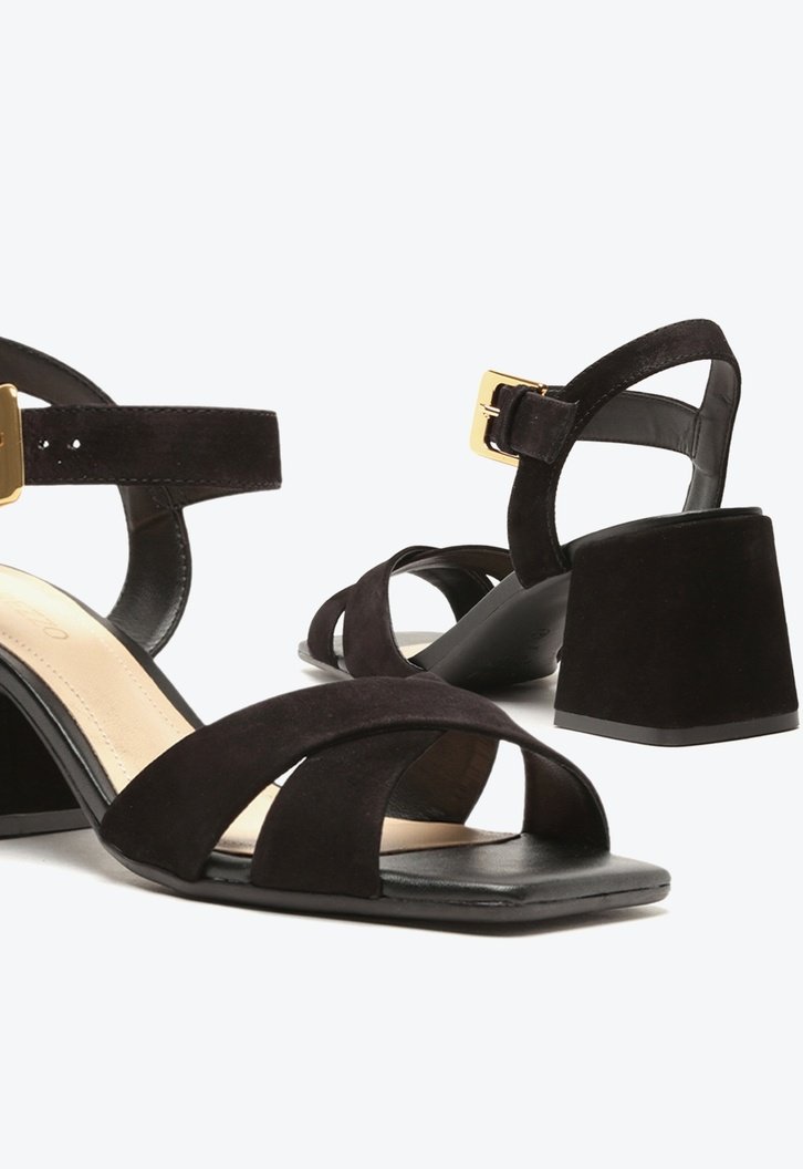 Sandália Preta Arezzo Nobuck Salto Bloco Classy