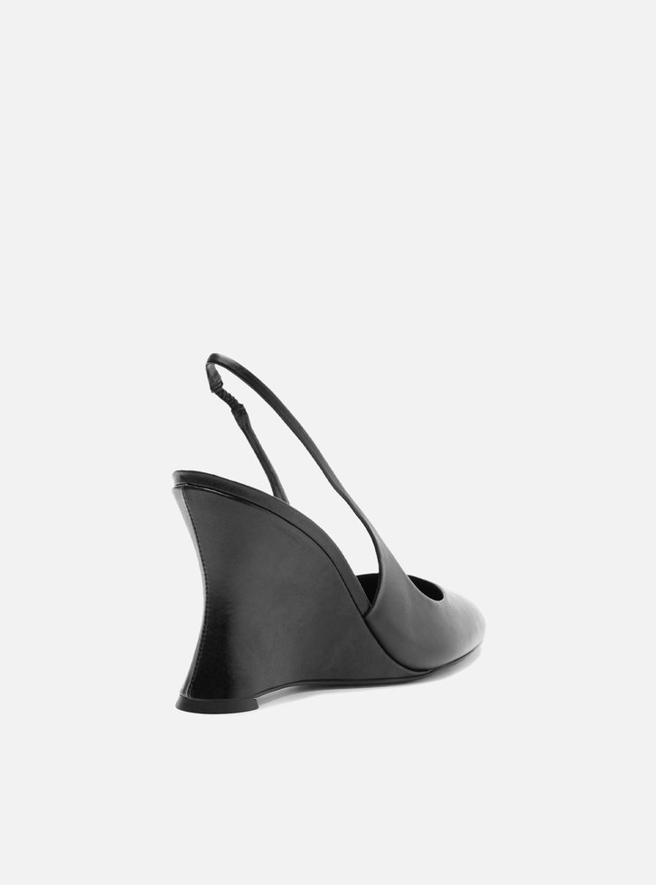 Scarpin Preto Couro Salto Anabela Slingback