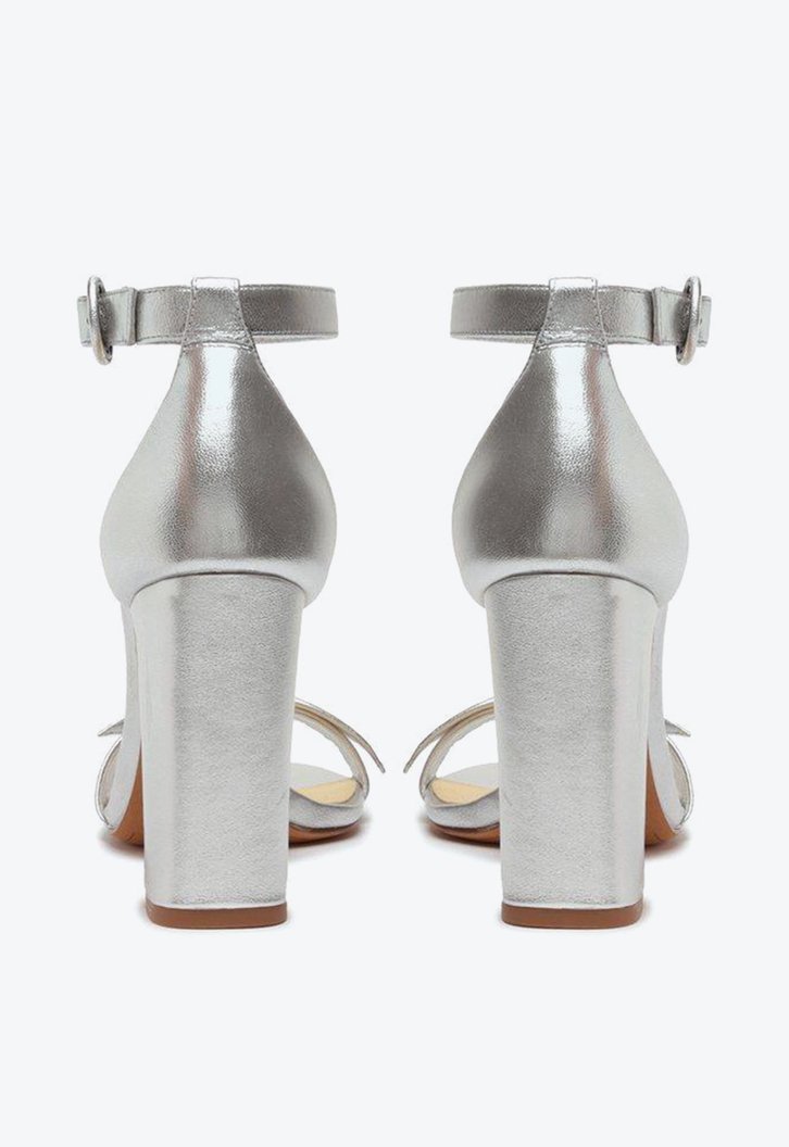 Clarita Ankle Strap Curve 90 Silver