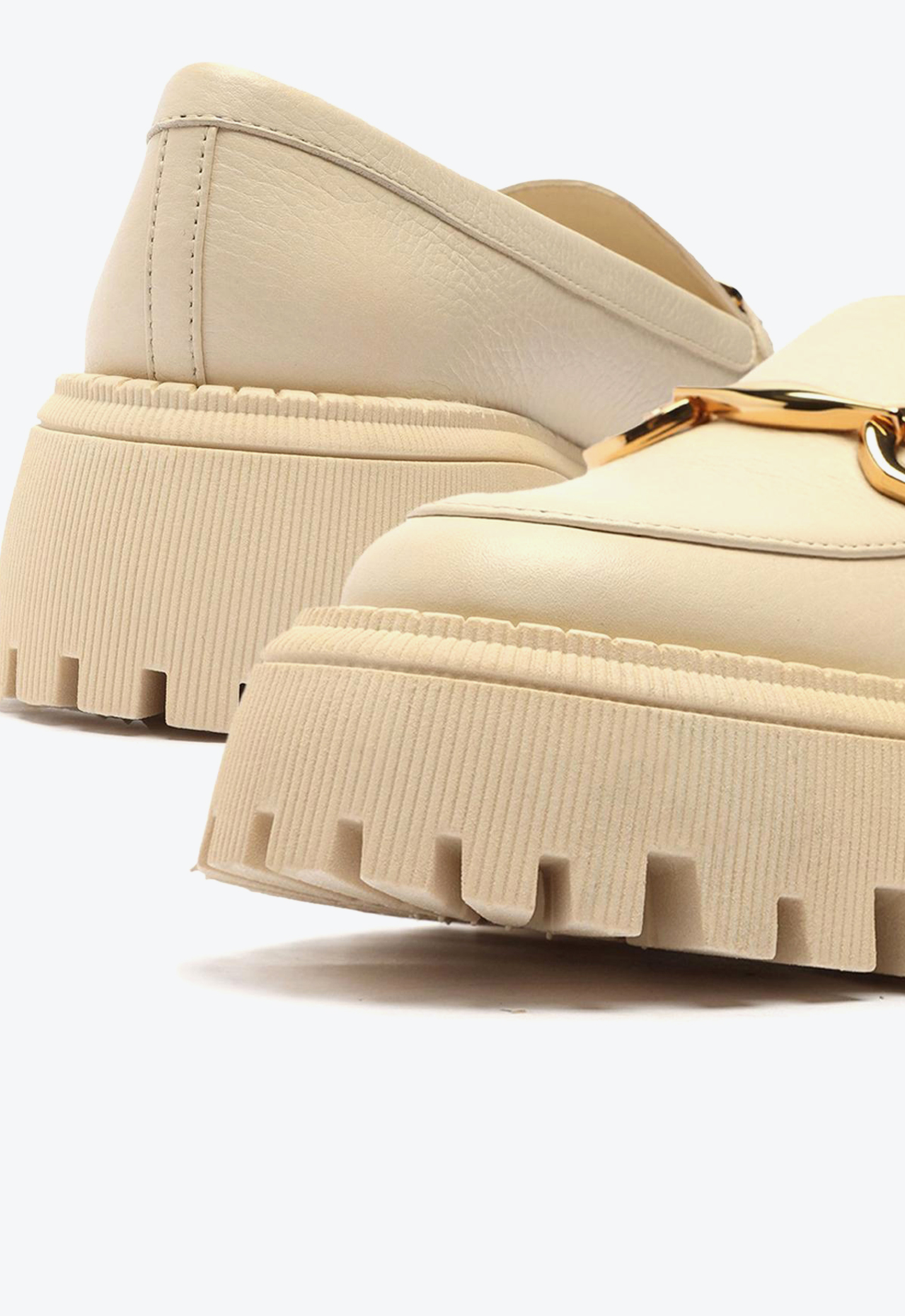 Mocassim Off-White Arezzo Couro Tratorado Bridão | ZZ MALL