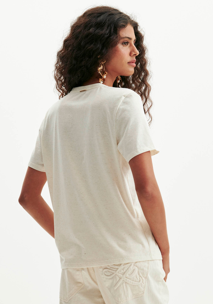 T-shirt Branca Lança Perfume Decote V Com Bordado