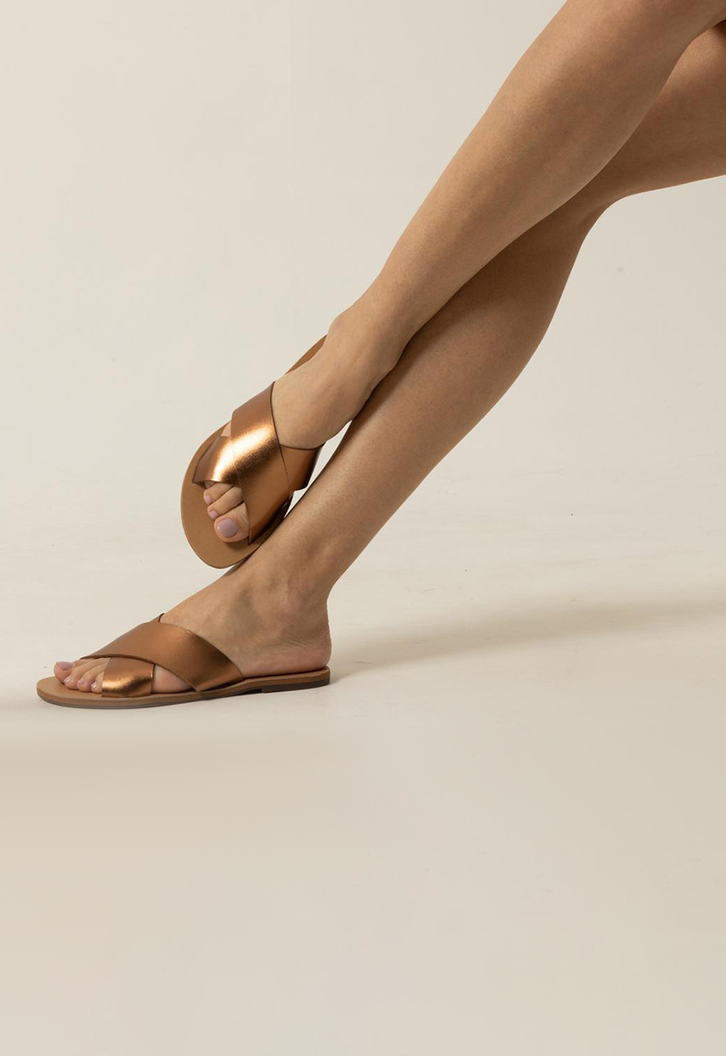 Sandália Rasteira Bronze Anacapri Tachas