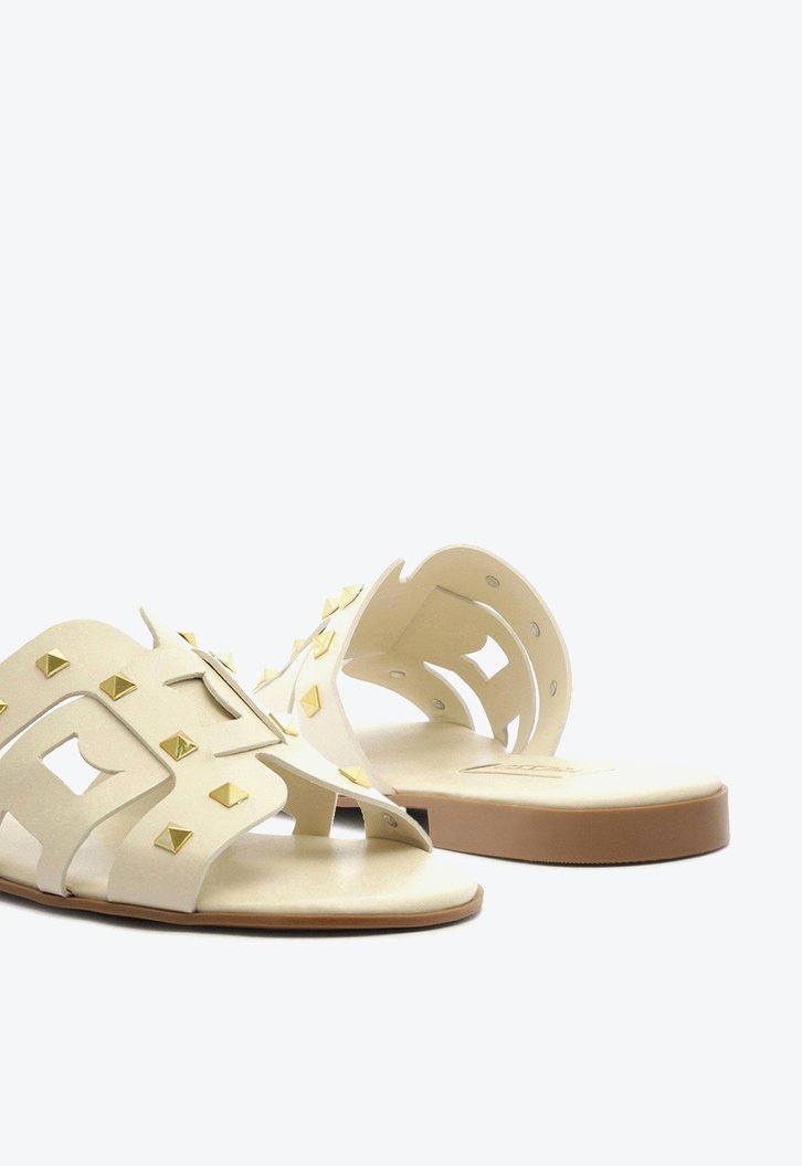 Sandália Rasteira Off-White Arezzo Couro Tachas