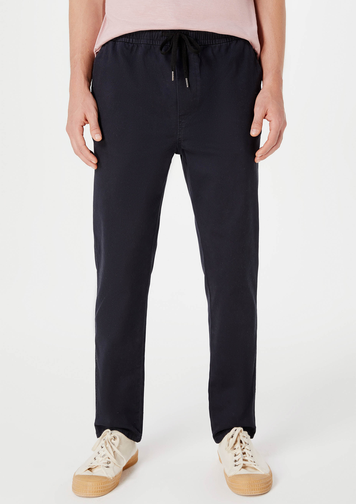 Calça Preta Hering Básica Masculina Jogger Em Sarja Com Elastano