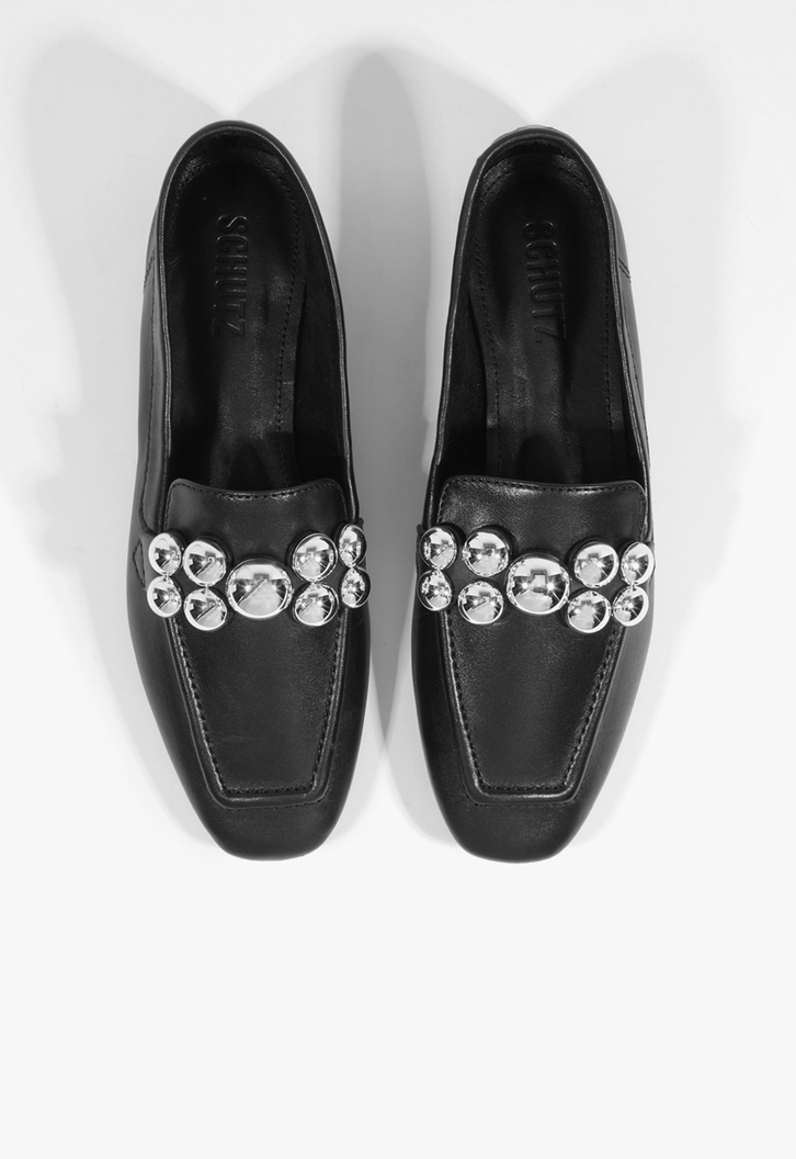 Mocassim Preto Enfeite Prata
