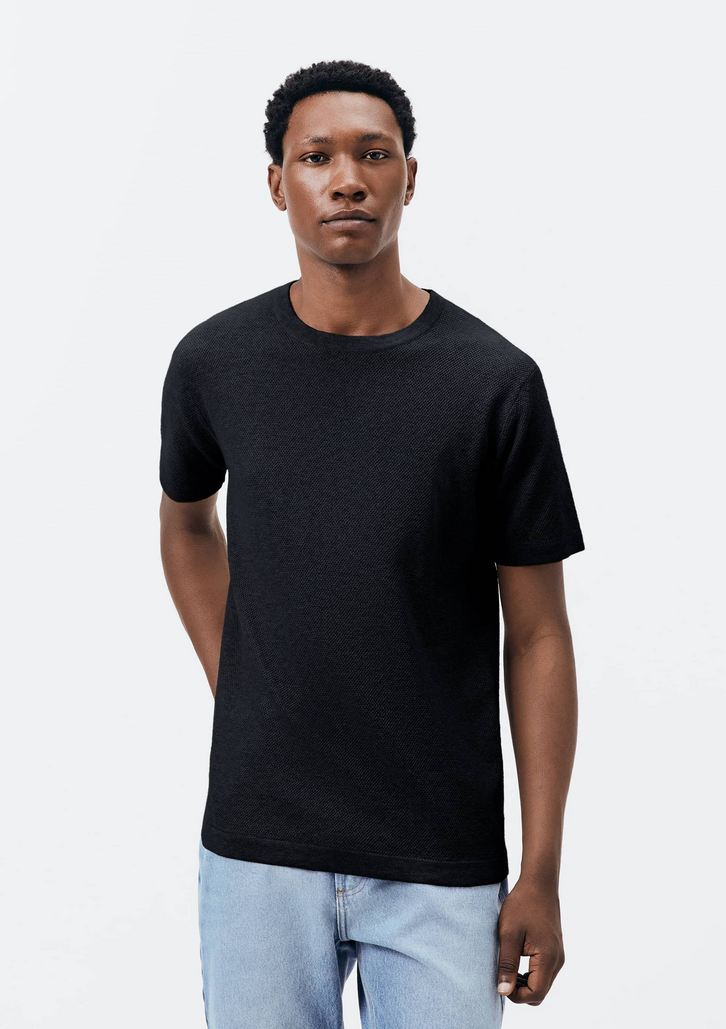 Camiseta Masculina Preta Hering Regular em Tricô