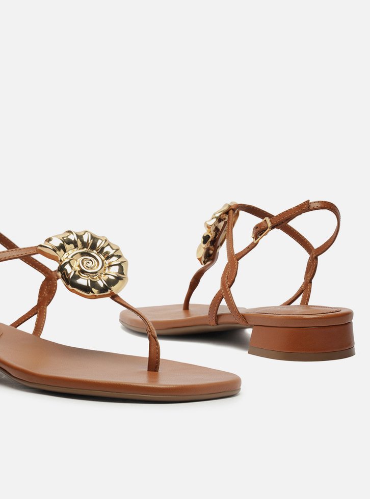Sandália Marrom Couro Slim Metal Concha