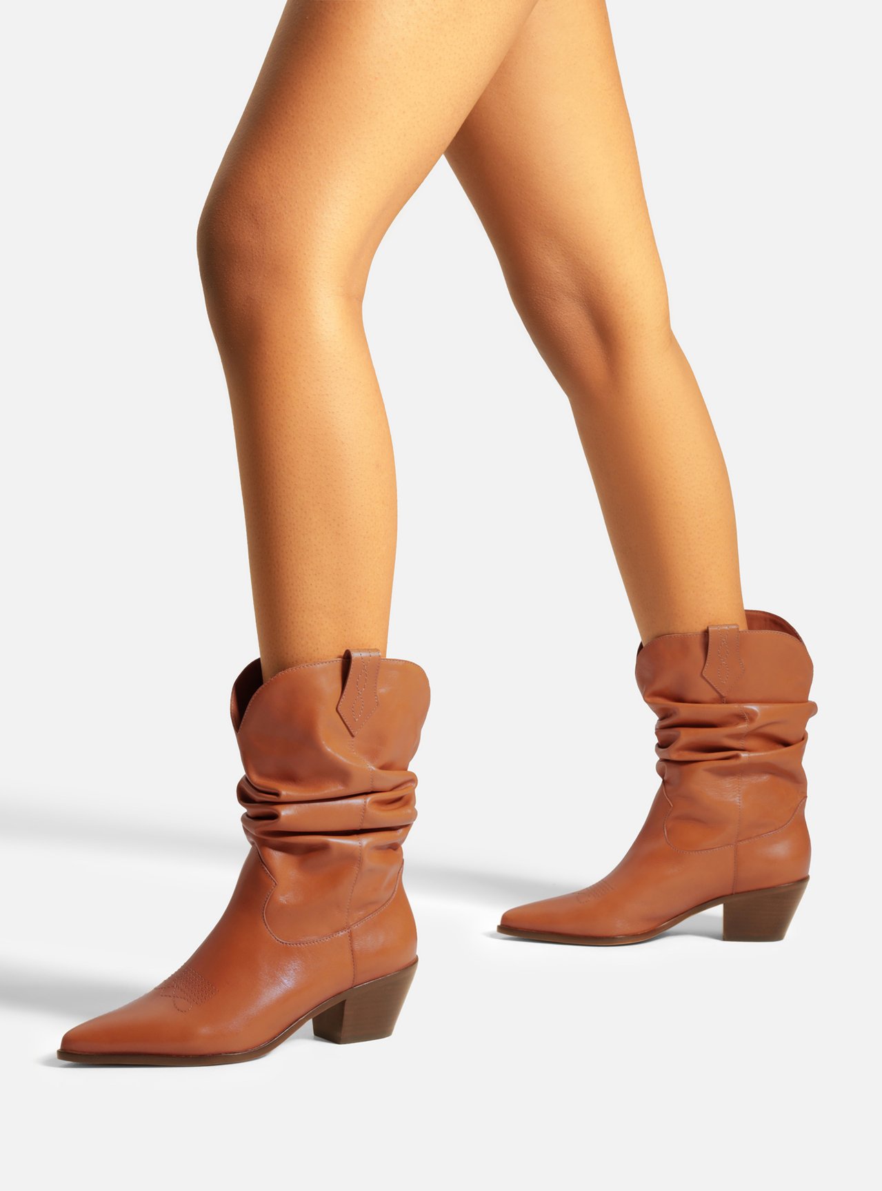 Bota Western Marrom Arezzo Couro Cano Curto Franzido | ZZ MALL Bota Western Marrom Arezzo Couro Cano Curto Franzido | ZZ MALL