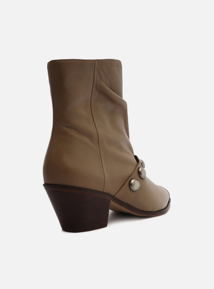 Bota Western Marrom Arezzo Couro Cano Curto Biqueira