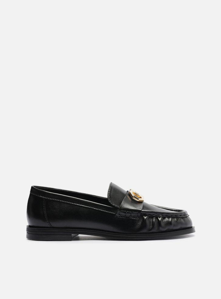 Mocassim Preto Couro Franzido Tira Metal