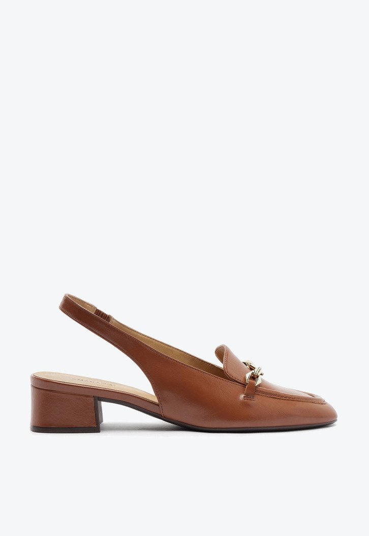 Mocassim Slingback Salto Bloco Corrente Marrom