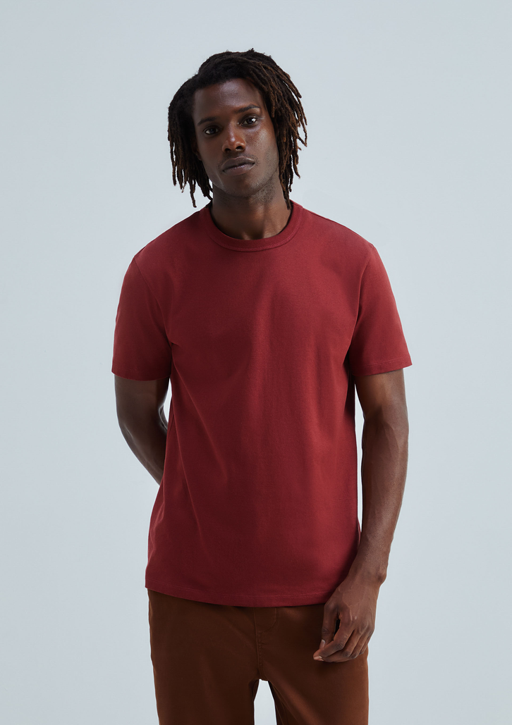 Camiseta Vinho Hering Básica Masculina Em Algodão Peruano