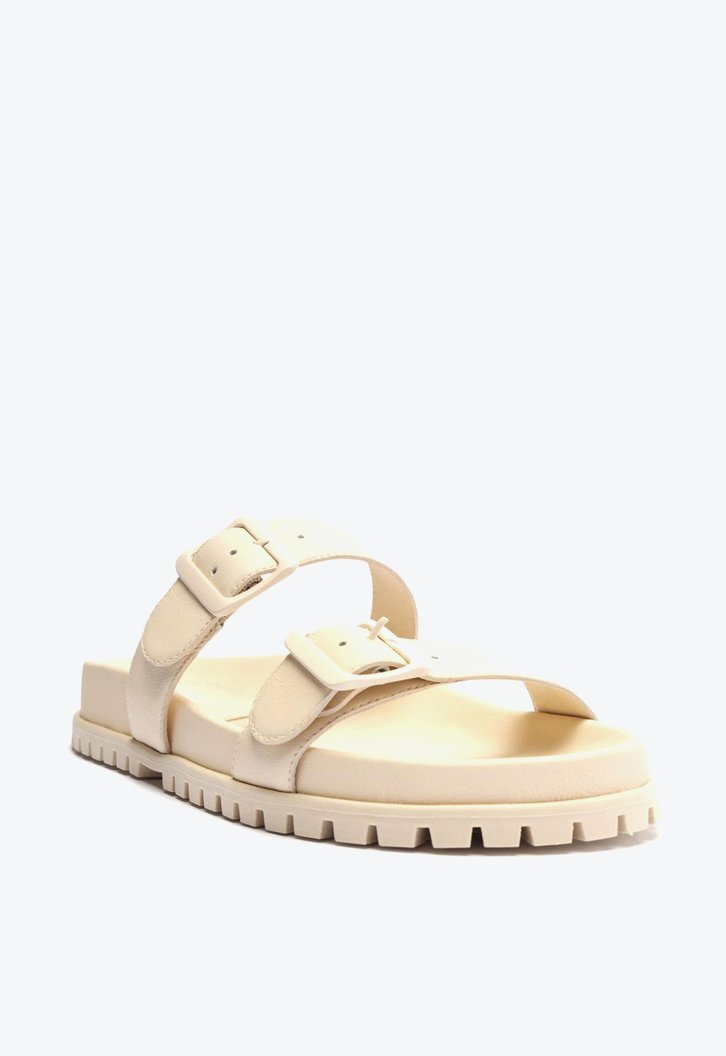 Rasteira Off-White Arezzo Couro Tratorada Tiras