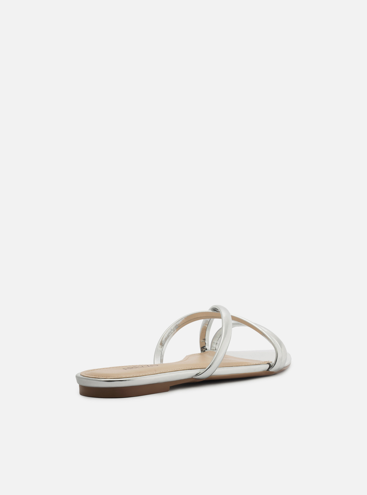 Rasteira Prateada Flat Bico Folha Tiras