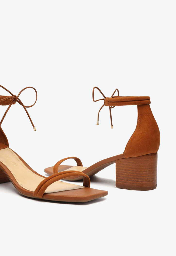Sandália Marrom Arezzo Suede Salto Bloco Amarração