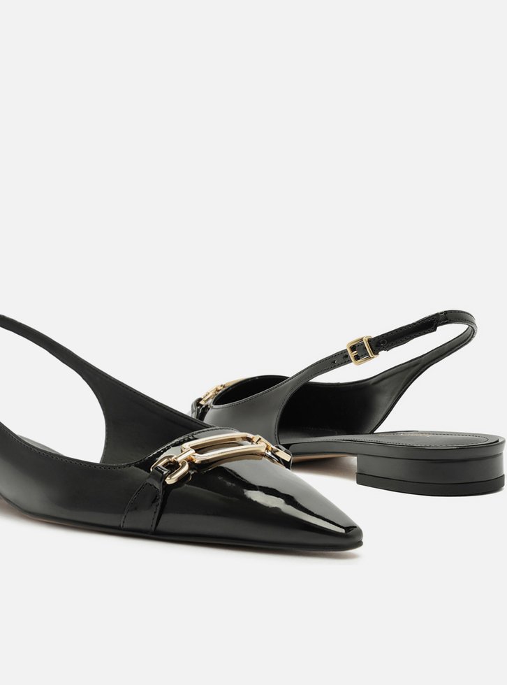 Sapatilha Preta Bico Fino Slingback Metal