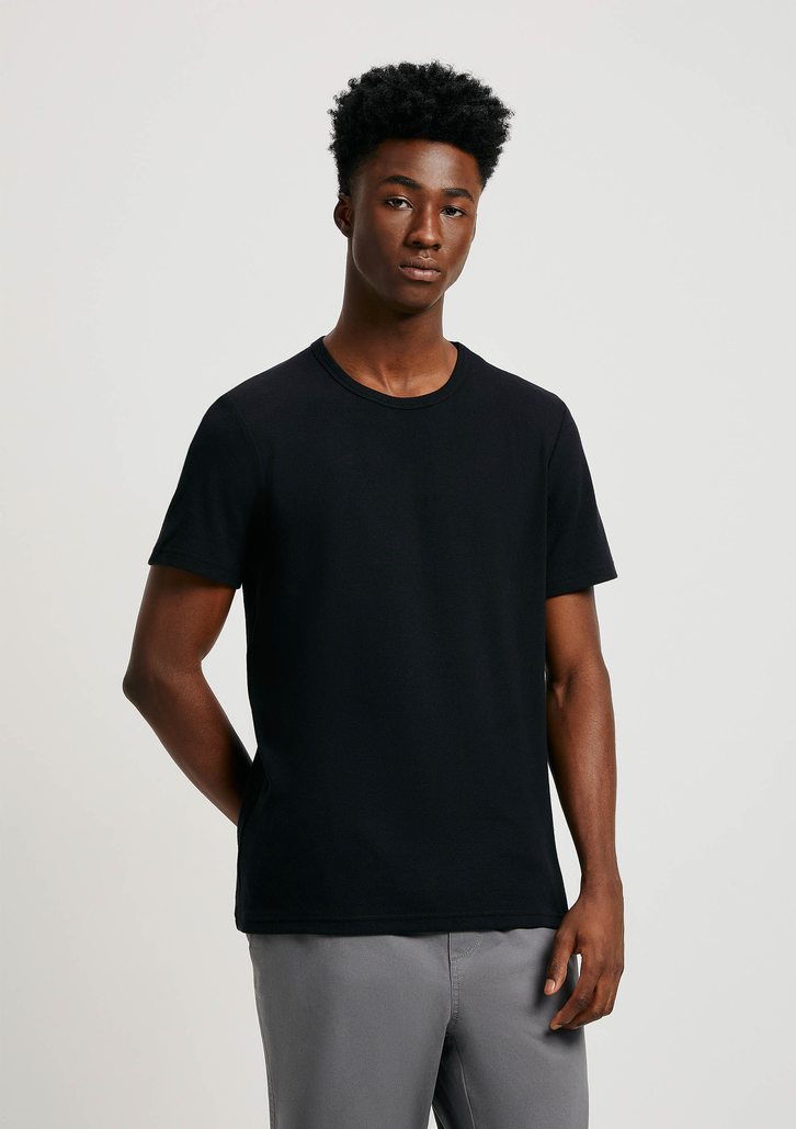Camiseta Básica Preta Hering Masculina Slim Em Ribana Orla