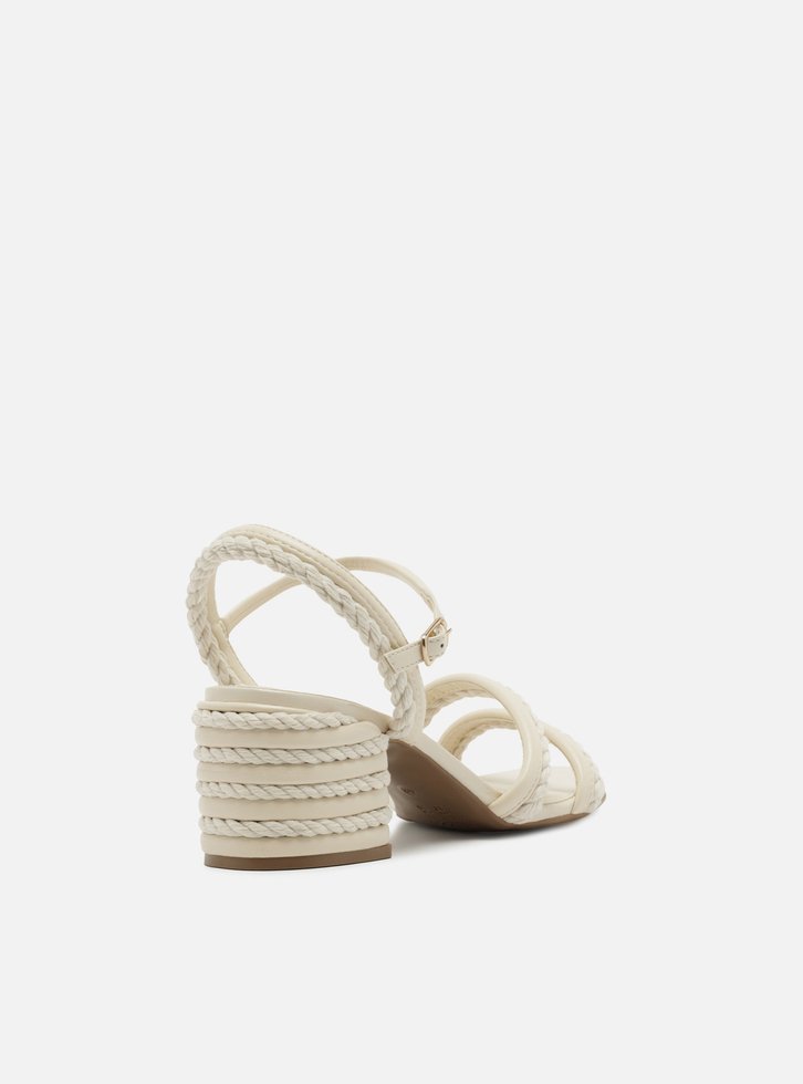 Sandália Off-White Salto Médio Cordão Bicolor