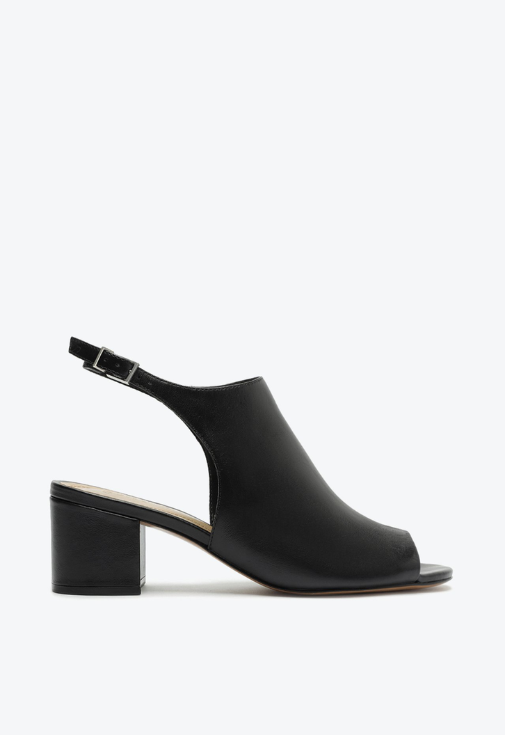 Sandália salto bloco couro preto