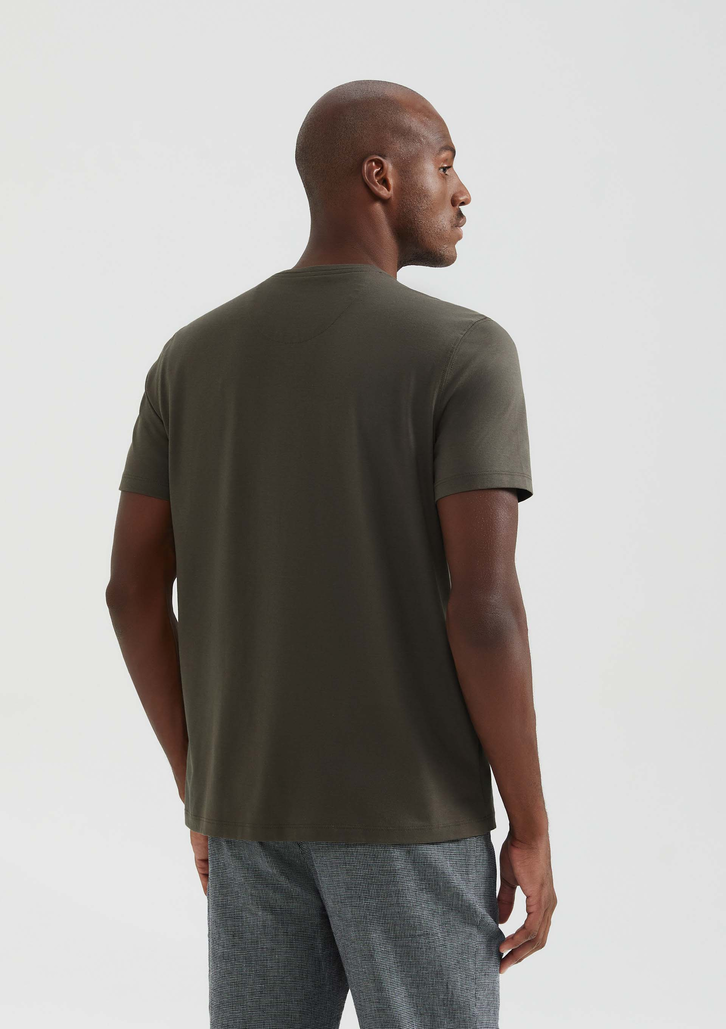 Camiseta Básica Verde Militar Hering Masculina Manga Curta Pima