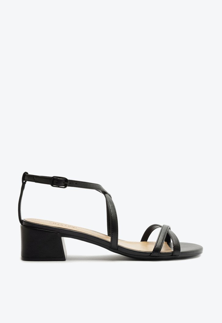Sandália Tiras Cruzadas Finas Preta