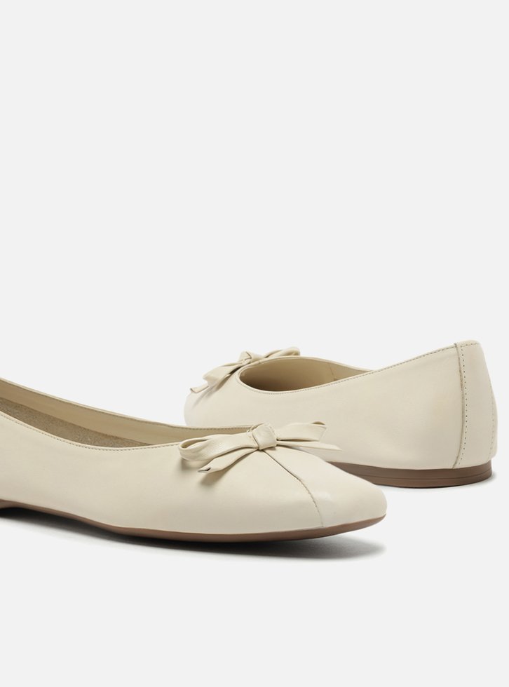 Sapatilha Off-white Arezzo Couro Bico Quadrado Laço