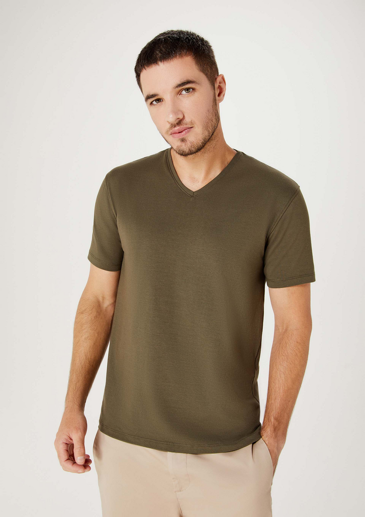 Camiseta Verde Hering Básica Masculina Slim Gola V