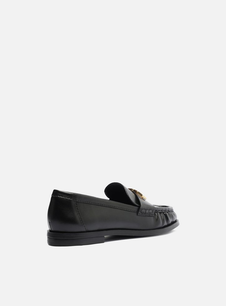 Mocassim Preto Couro Franzido Tira Metal