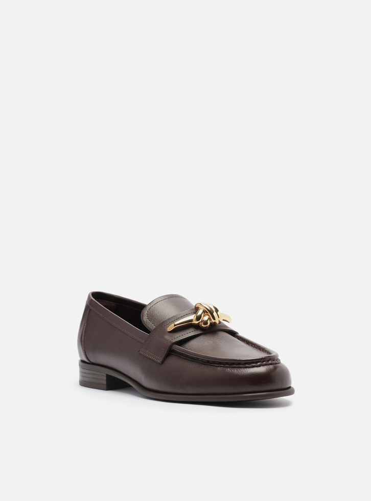 Mocassim Marrom Couro Bico Redondo Metal Nó