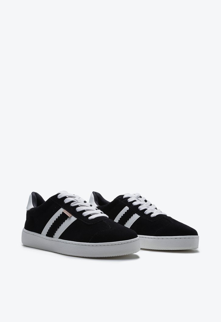 Tênis de Amarrar Preto Listra Lateral