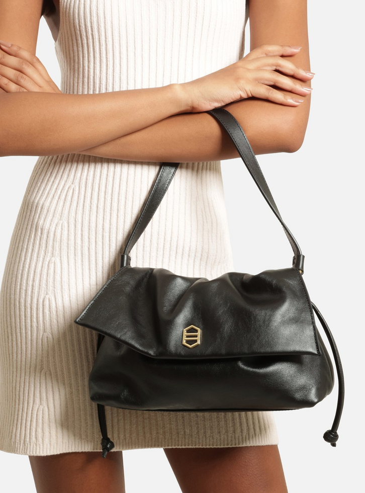 Bolsa Tiracolo Preta Couro Média Franzida | ZZ MALL