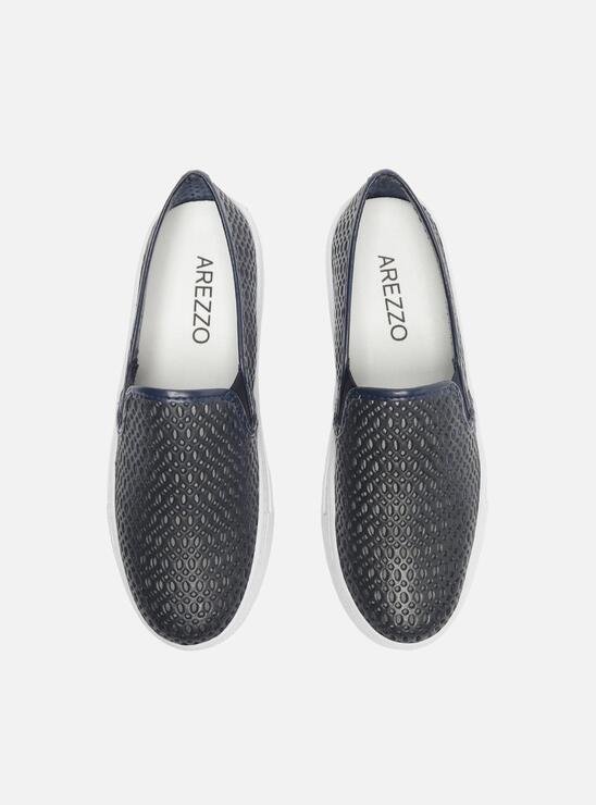 TÊNIS SLIP ON AZUL MARINHO AREZZO FURADINHO