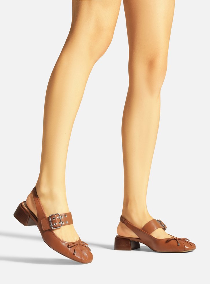 Sapato Marrom Arezzo Boneca Couro Salto Bloco Fivela