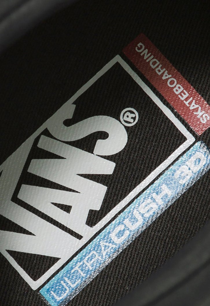 Tênis Skate Grosso Mid Black White Emo Leather