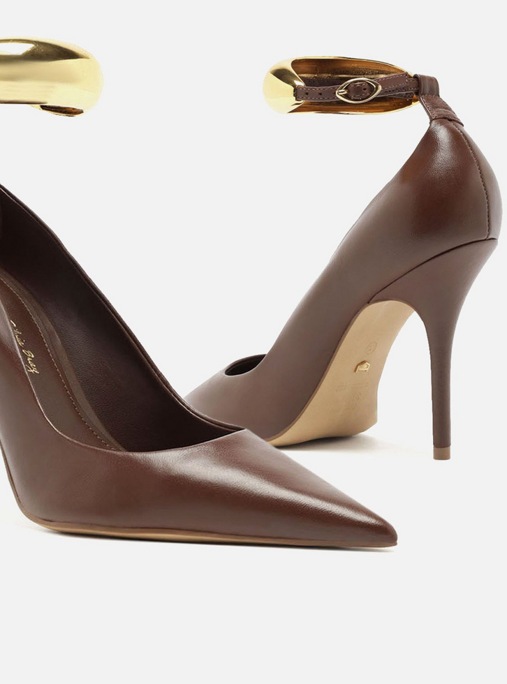 Scarpin Marrom Couro Salto Fino Tira Silvia Braz