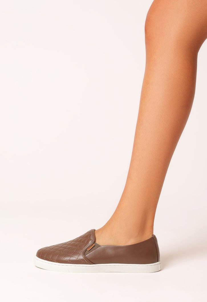 Tênis Slip On Matelassê Marrom