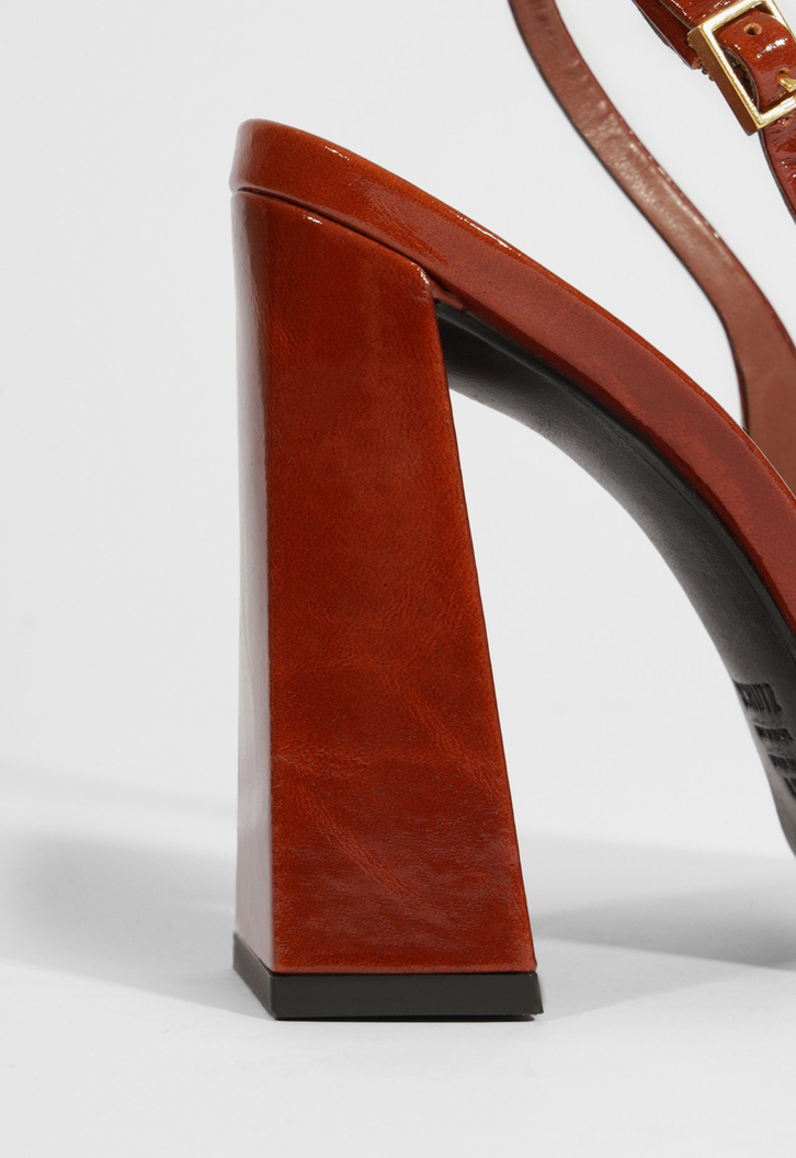 Scarpin Slingback Rhonda Couro Marrom