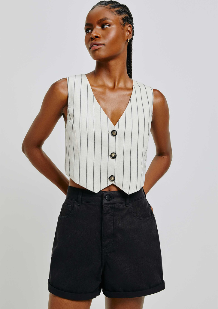 Shorts Preto Hering Básico Feminino Mom Cintura Alta Em Sarja